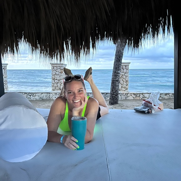 Meet your Posher, Stephanie - Picture 12 of 16